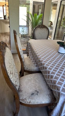 Dinding table and hutch set