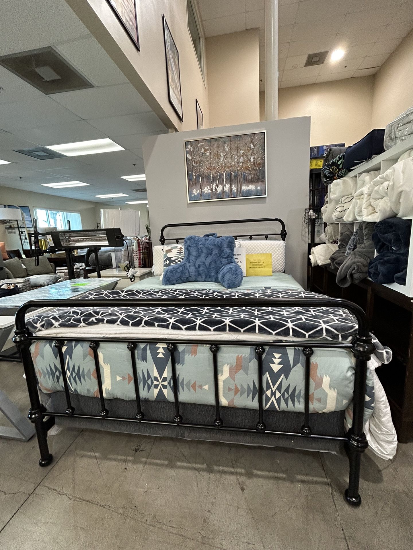 QUEEN BED FRAME MATTRESS & BOXSPRING