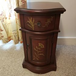Solid Wood Chairside Accent Table