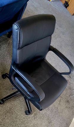 Light and comfy office chair