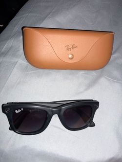 Ray-Ban Smart Glasses with Case