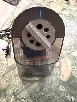 Electric pencil sharpener
