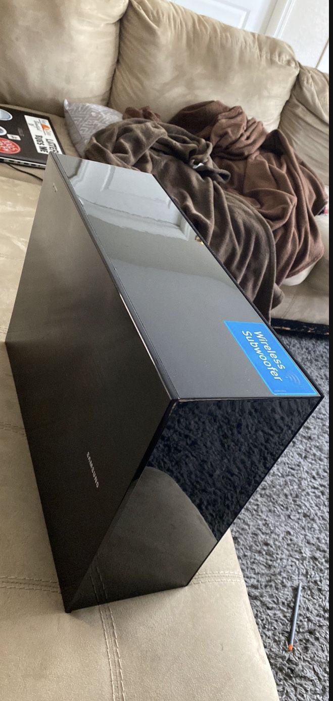 Samsung HWJ550 Sound Bar/ Wireless Subwoofer for Sale in Dallas, TX