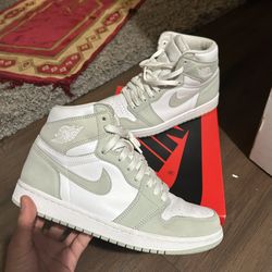 Seafoam 1s (size 8)