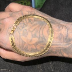 gold bracelet 