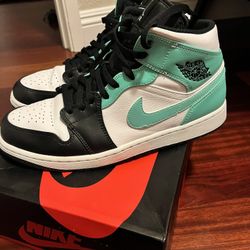 Jordan 1 Tropical Twist — Size 11 Men 