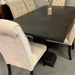 Floor Model Dining Tables 