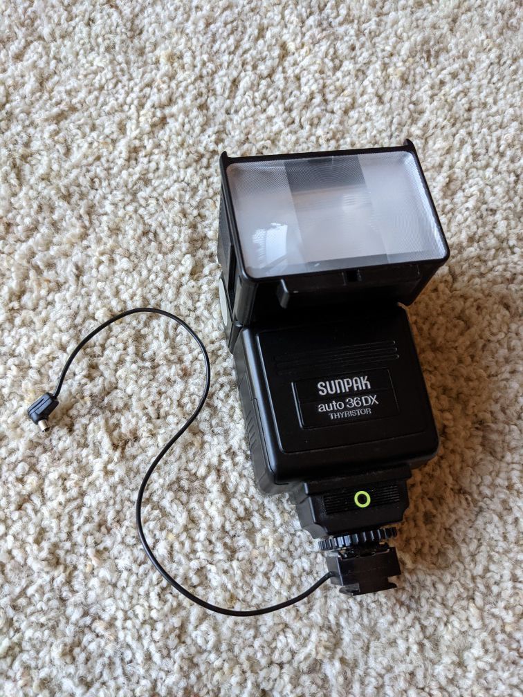Sunpak Auto 36 DX Thyristor Camera Flash with removable hot shoe adapter