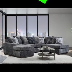 SECTIONAL W/PILLOWS $1600 NEW 