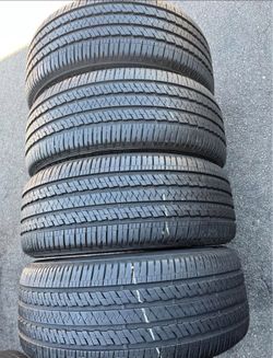 215/55/17 Bridgestone Selling a set of 4 tires in excellent condition 🫡