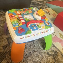 Fisher-Price Laugh & Learn Around the Town Learning Table Baby & Toddler Toy with Music & Lights