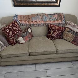Mathis Brothers Couch