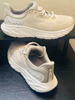 HOkA Arahi7 shoes