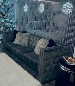 Brand new 3 seater tufted couch