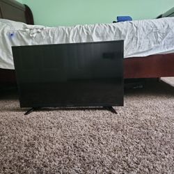 Working Roku TV 32" + Cable And Remote (Used)