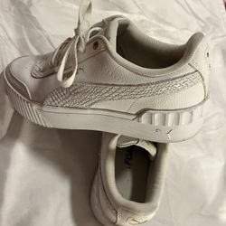 SHOES PUMA WOMENS  SIZE  8