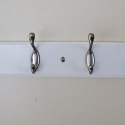 2 White Wood Wall-mounted Rack 6 Set Each One With Nickel Finish 