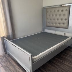 Queen Upholstered Gray Bed 