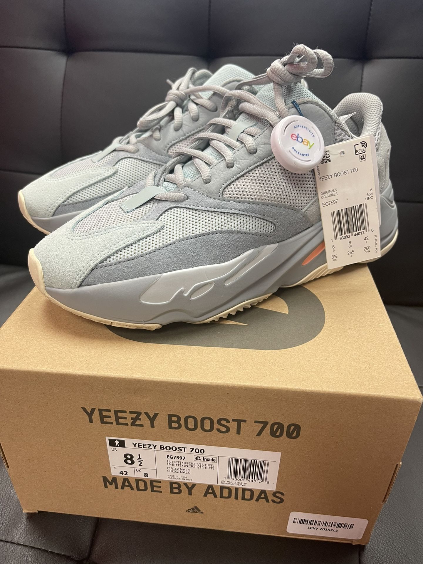 Adidas YEEZY 700 Inertia Sz