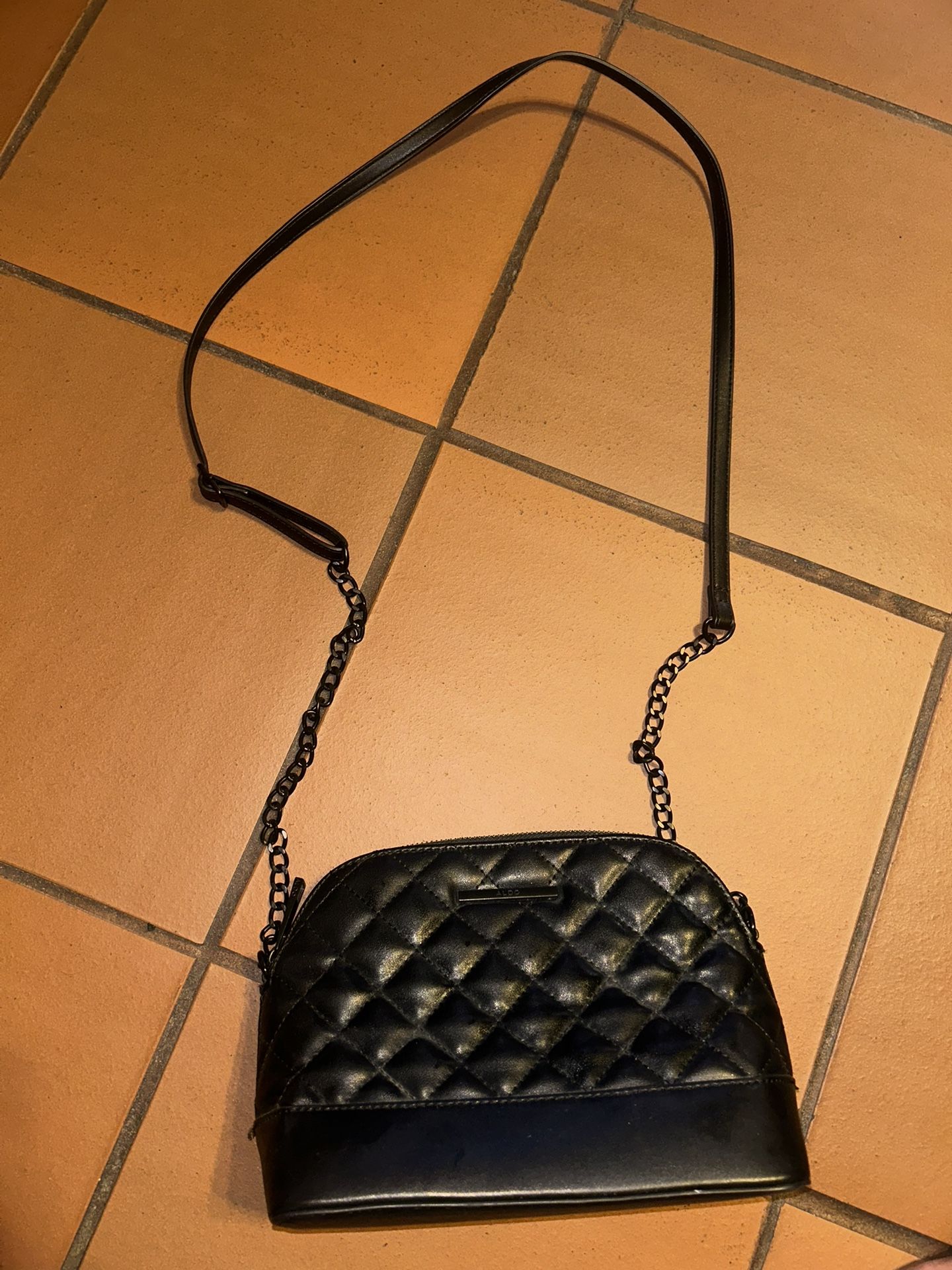 black crossbody purse
