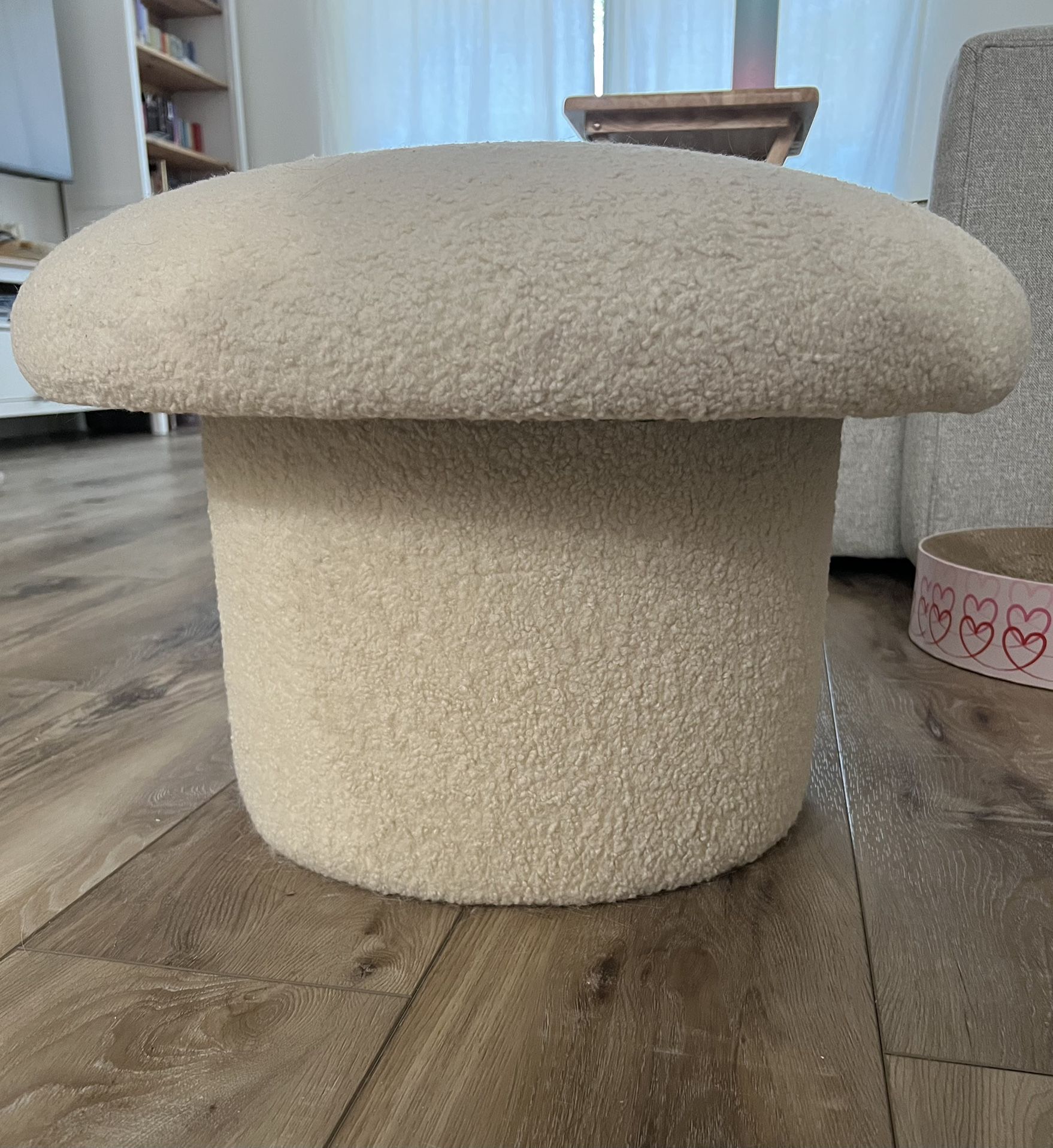 Maddalena Mushroom Stool Cream