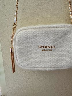 Elegant Chanel White beaute crossbody