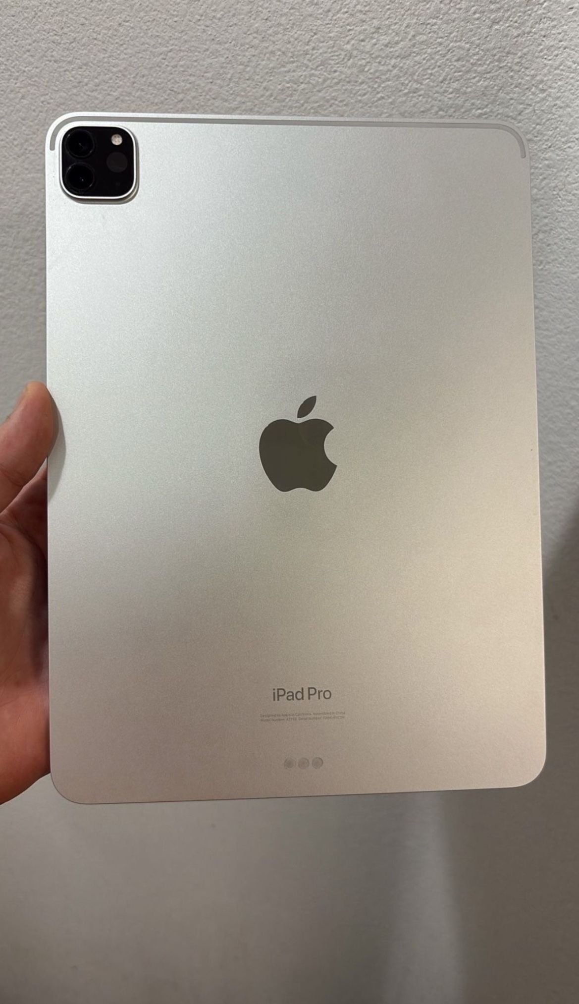 Apple iPad Pro 11 Inch 4th Gen M2 Chip WiFi Only 256gb With Apple White Keyboard