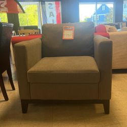 Accent chair $300 brand new