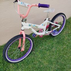 Huffy Stylin 20 Inch Bicycle. 