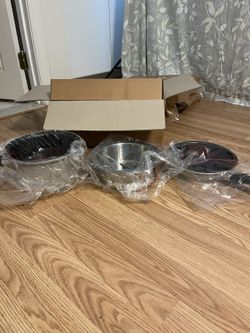 BRAND NEW HEAVY DUTY 3 PIECE PAN SET AND STAINLESS STEEL STEAMER.  NON STICK.  WAS $99!!  SALE ONLY $30 FOR EVERYTHING 🔥🔥