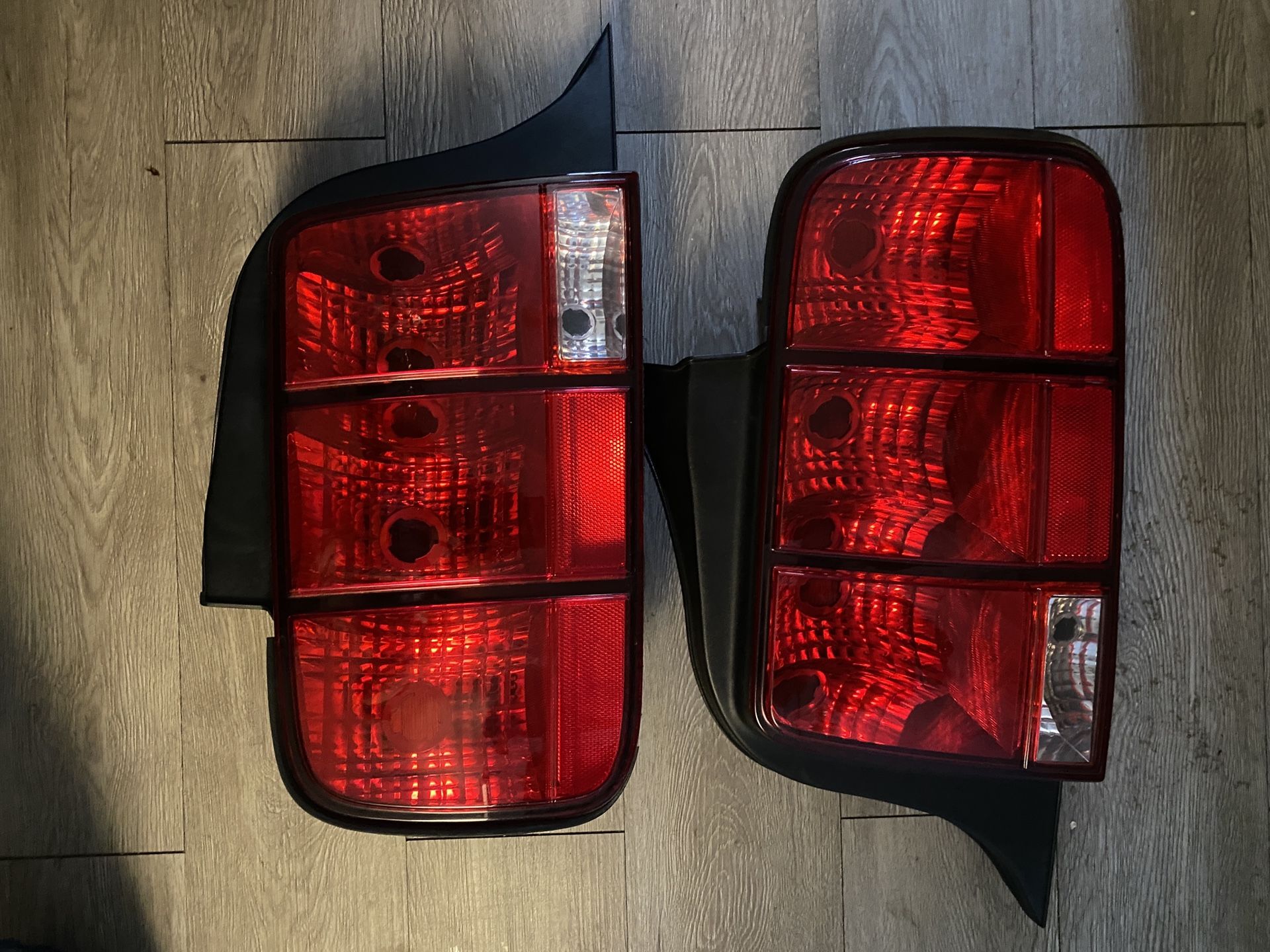 2005-2009 Ford Mustang Taillights Pair OEM