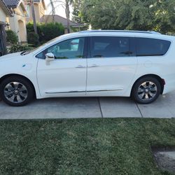 2018 Chrysler Pacifica Hybrid