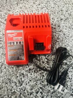 Milwaukee M18/12 Charger