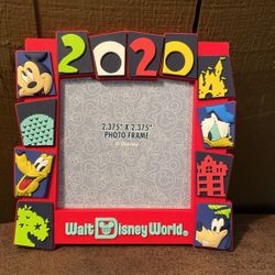 NEW DISNEY WORLD 2020 PHOTO PICTURE FRAME USE AS MAGNET OR STANDING  4"x4"