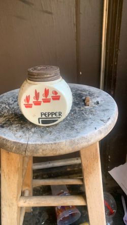 1940 vintage pepper shaker