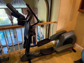 Life Fitness 9500HR rear drive commercial cross trainer