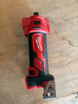 Milwaukee M18 Cordless Drywall Cut-Out Tool
