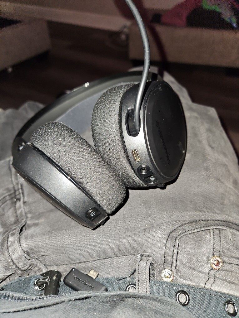 Steelseries Artic Nova 7 Gaming Headphones
