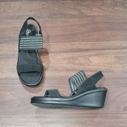 Adult Women's Size 11 Skechers Comfort Wedge Sandals Excellent Condition PRICE Is Firm Cash Only Pick 