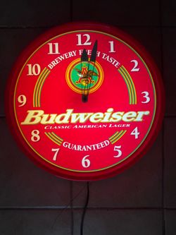 VINTAGE 1997 Budweiser Classic Illuminated Clock