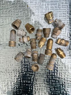 Spray pump tips