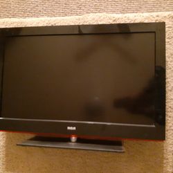 RCA 32 Inch TV. Whit Remote Control 