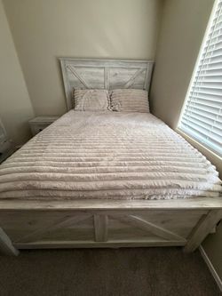 Queen bedroom set with mattress and boxspring
