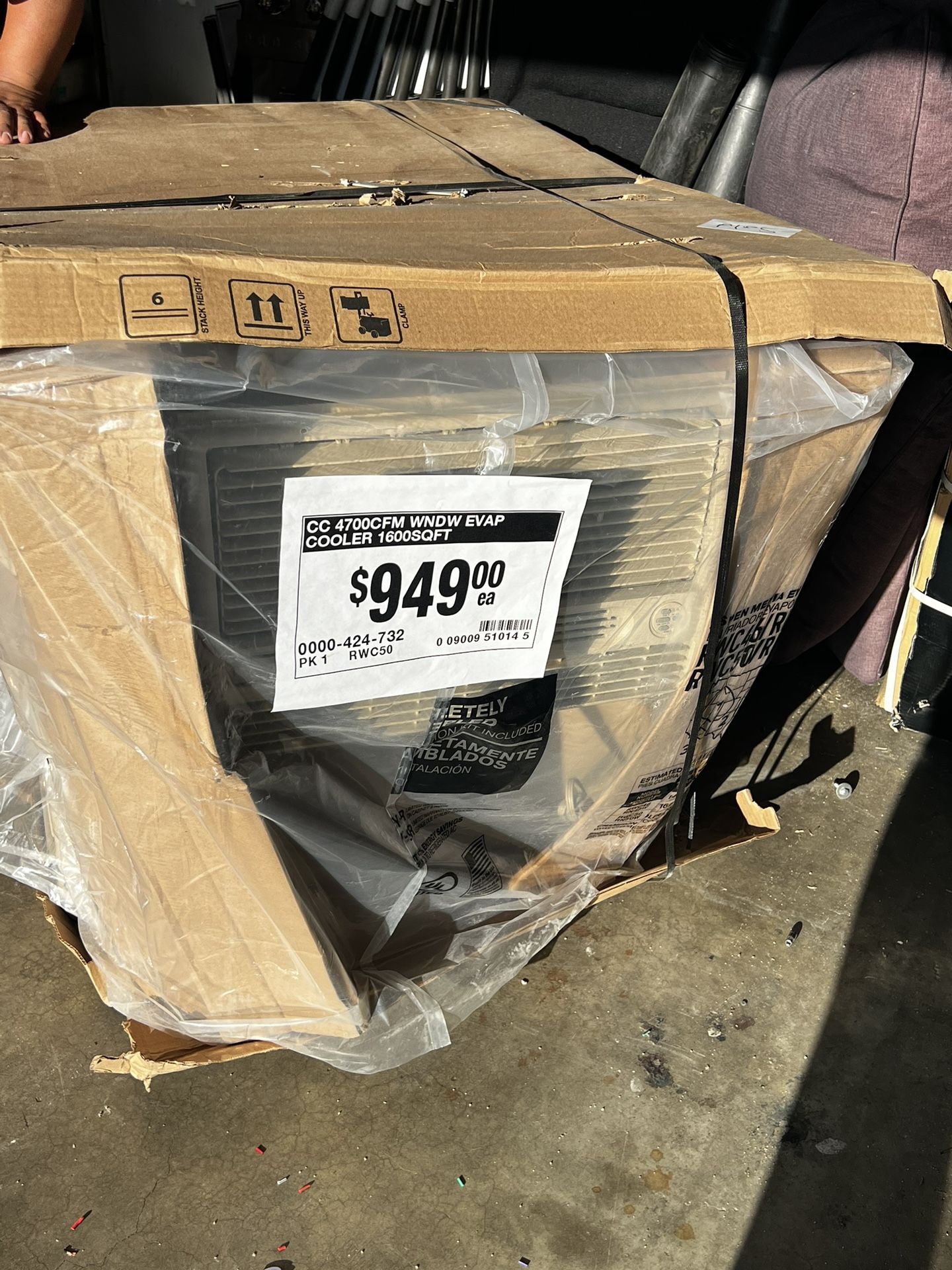 4700 CFM 2-Speed Window Evaporative Cooler for 1600 sq. ft. (with Motor and Remote Control)