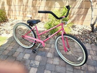 Schwinn Beach Cruiser Bicycle - Pick Up Near Desert Inn And Buffalo
