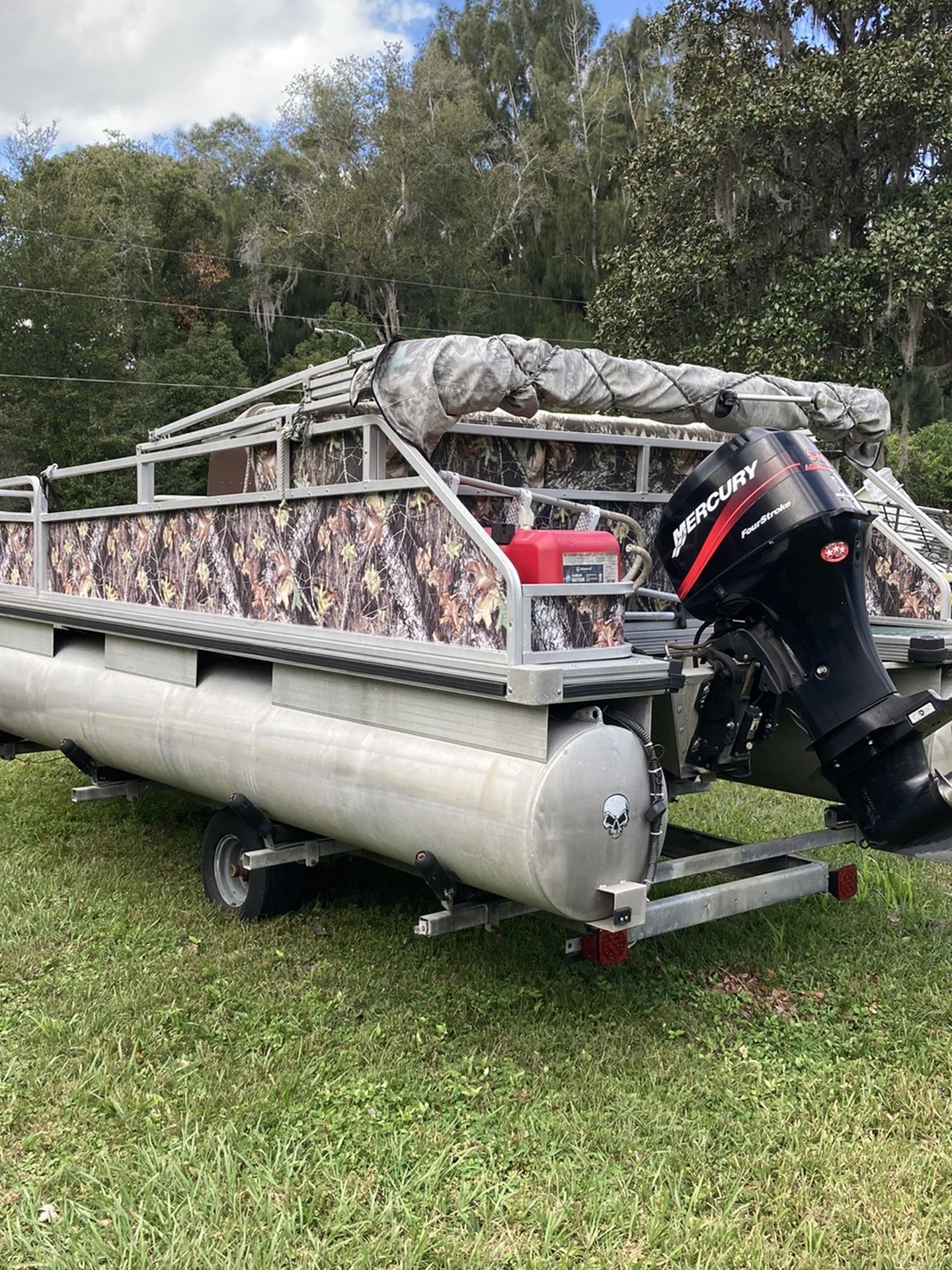 Pontoon Boat 18ft Center Console