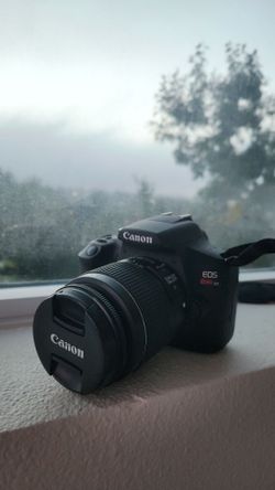 Canon EOS Rebel T7 Bundle