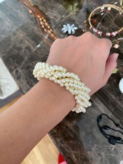 Pearl cluster costume jewelry elastic bracelet