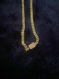 Pink gem necklace