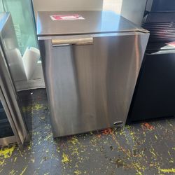 DCS 24 Inch Outdoor Refrigerator Stainless Steel 